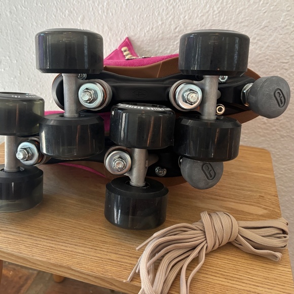 New Moxi Lolly DISCONTINUED Roller Skates Fuchsia Pink Fits like Women’s 7–7.5 - Picture 9 of 11